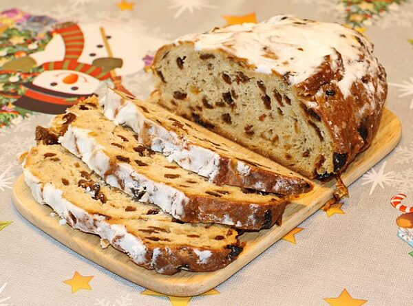 Image of Stollen from Wikimedia Commons