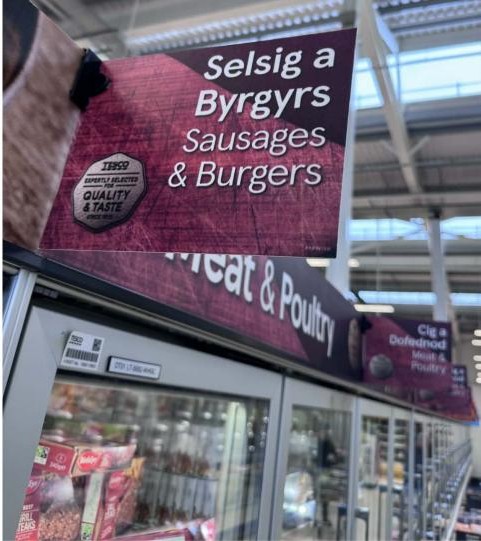 Bilingual English/Cymraeg sign in Cornish spuermarket